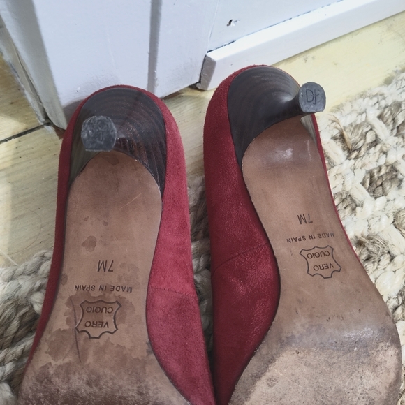 EUC Donald J Pliner Size 7 Red Sueded Kitten Heel - Picture 4 of 7